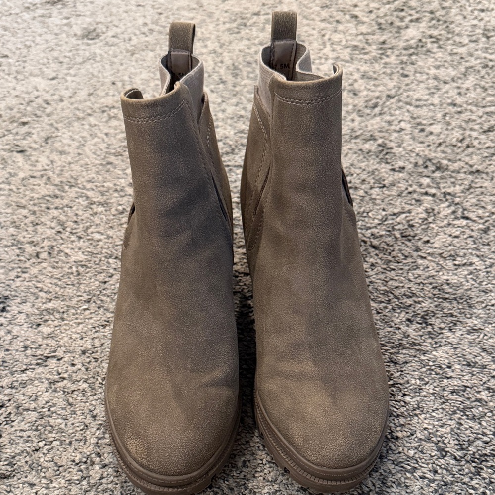 Jellypop Suede Chelsea Ankle Boots in Taupe